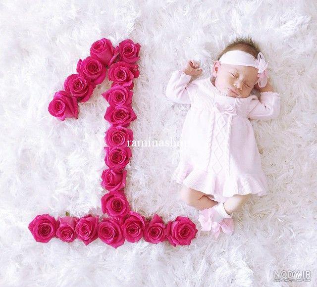 ایده عکس یک ماهگی نوزاد در منزل