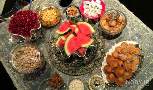 تزیین سفره شب یلدا 1403 تاریخچه و آداب و رسوم + 40 عکس تزیین سفره شب یلدا 1403 تاریخچه و آداب و رسوم + 40 عکس