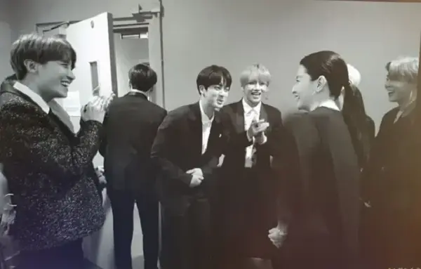دانلود برنامه تصویرزمینه بی تی اس-BTS💜 اندروید | بازار