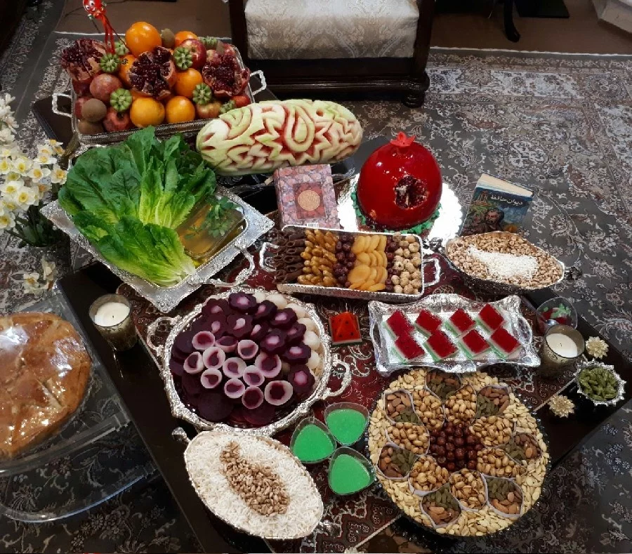عکس: تصاویر زیبا از تزئین سفره شب یلدا ۱۴۰۳ - تابناک | TABNAK عکس: تصاویر زیبا از تزئین سفره شب یلدا ۱۴۰۳ - تابناک | TABNAK
