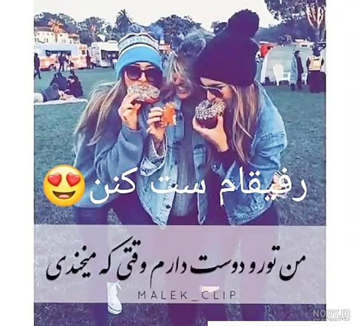 عکس خانواده شاد چهار نفری که به دوربین بیرون از منزل نگاه می کنند 1475517 عکس خانواده شاد چهار نفری که به دوربین بیرون از منزل نگاه می کنند 1475517