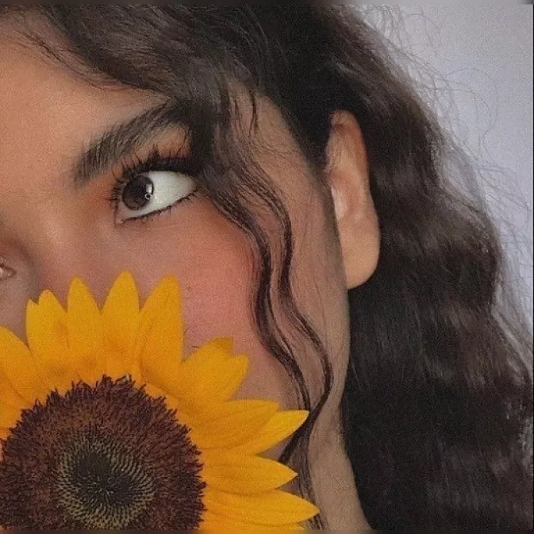 ۷۵ عکس پروفایل دخترانه زیبا و لاکچری برای انواع شبکه های اجتماعی