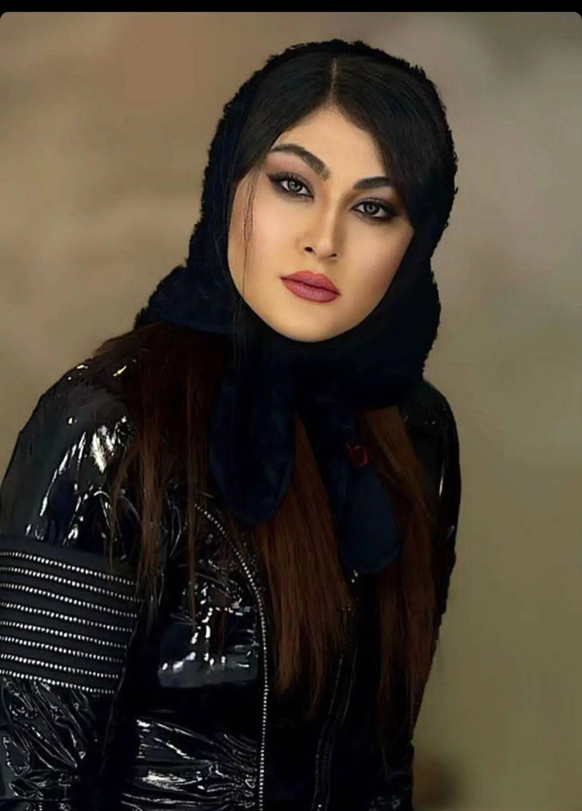 استایل عجیب غریب مریم مومن همه رو متعجب کرد | خانم بازیگر با این استایل به قطب رفته ؟! استایل عجیب غریب مریم مومن همه رو متعجب کرد | خانم بازیگر با این استایل به قطب رفته ؟!