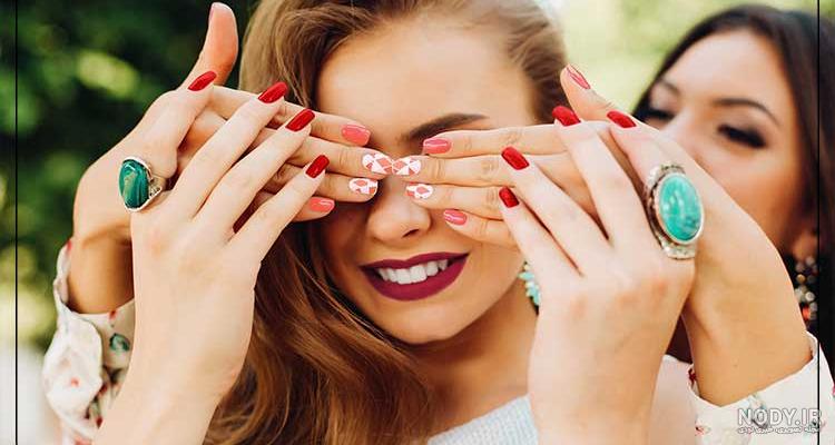ترکیب رنگ رژلب با لاک ناخن: راهنمایی برای استایل بی‌ نظیر
