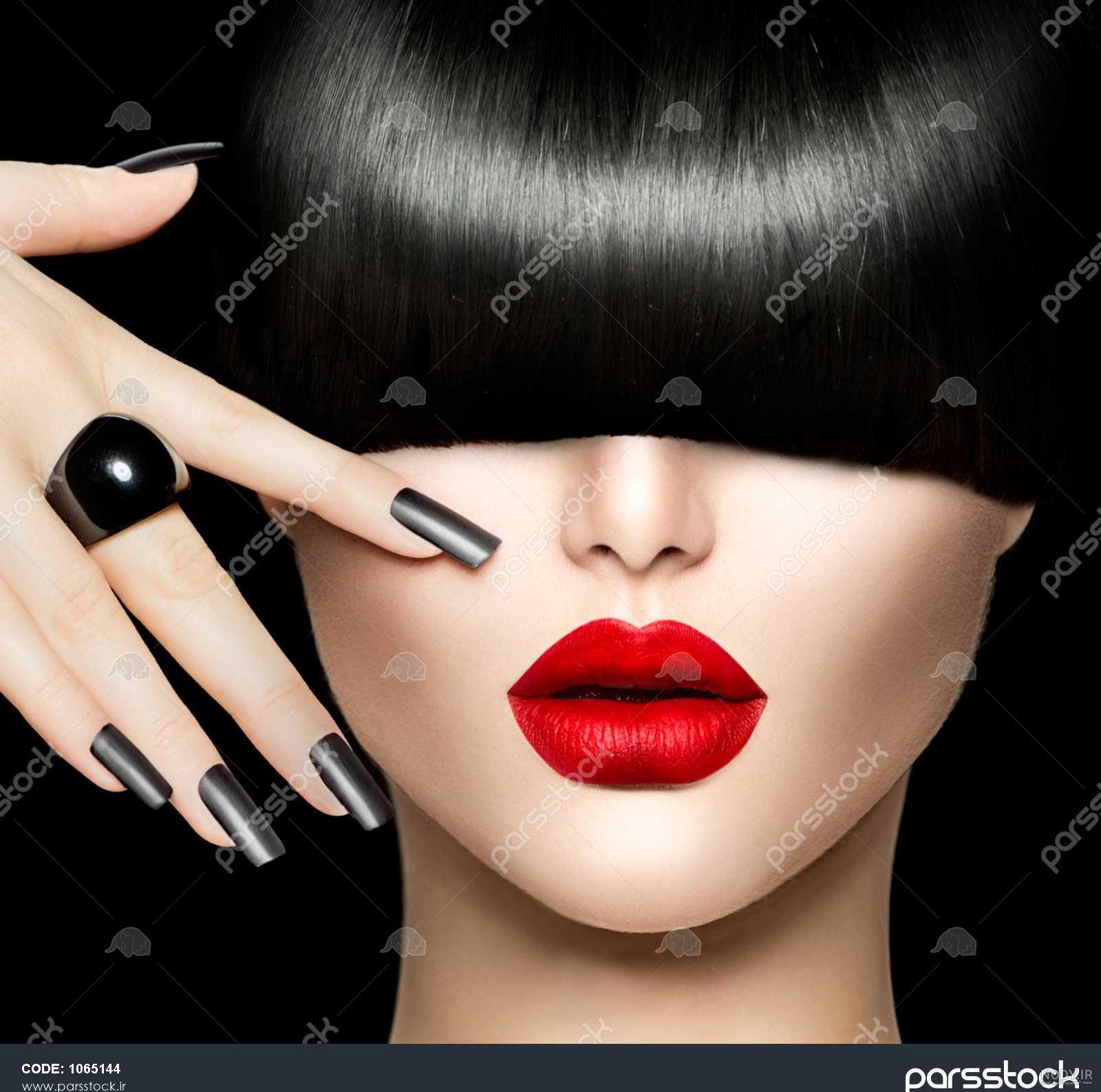خرید عکس پرتره مدل زن زیبا با آرایش فشن و ناخن های زیبا