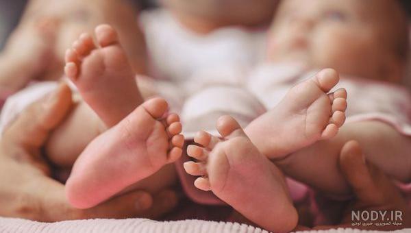 عکس بوسیدن دست مادر توسط فرزند عکس بوسیدن دست مادر توسط فرزند