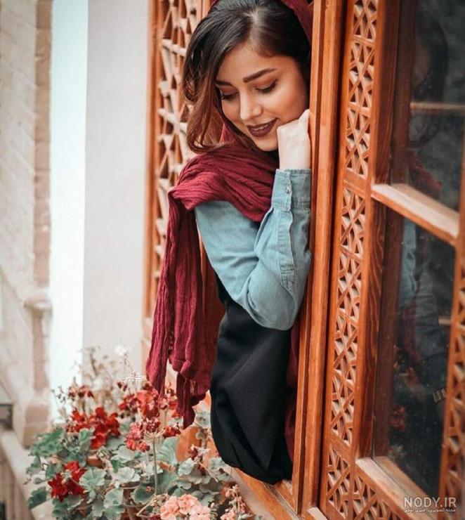 عکس دختر تنها لب پنجره عکس دختر تنها لب پنجره