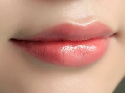 عکس دختر لب قلوه ای عکس دختر لب قلوه ای