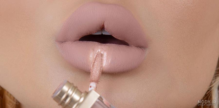 عکس رژ لب قهوه ای روشن