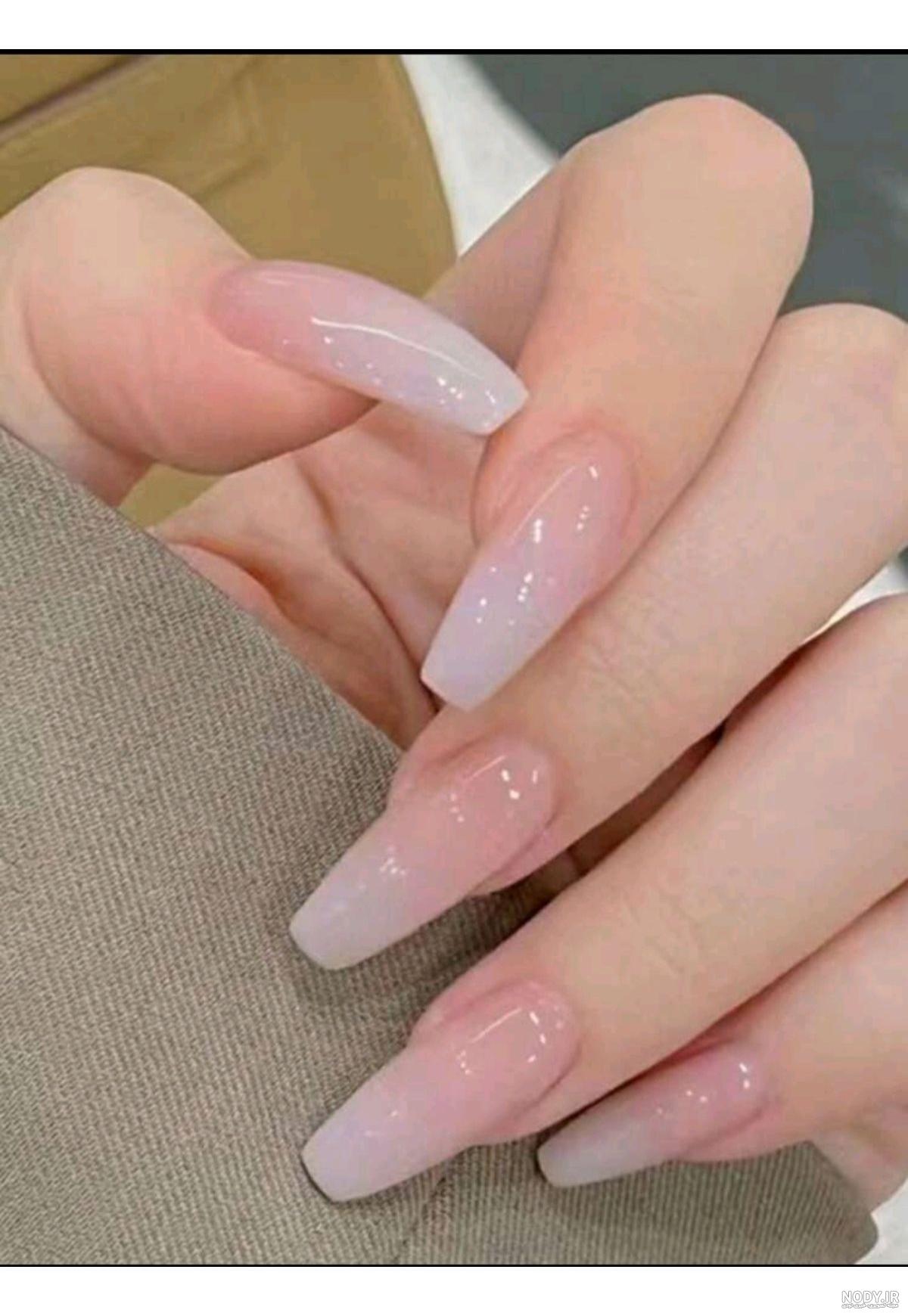 عکس ناخن مصنوعی ساده سفید