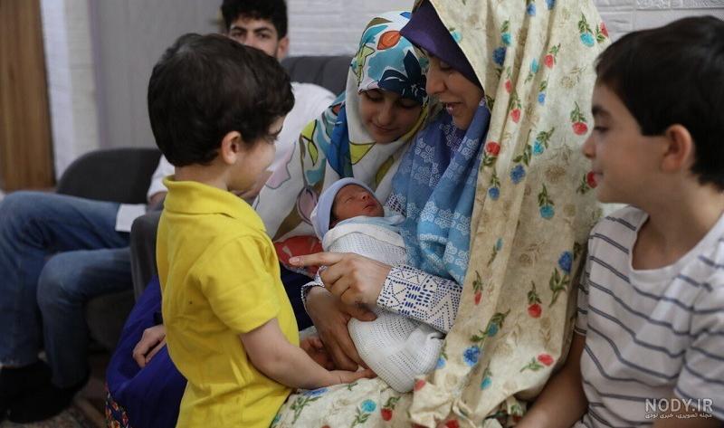 تصویر پدر و مادر با دختر بچه | فری پیک ایرانی | پیک فری | وکتور | PSD |  آیکون | لایه باز