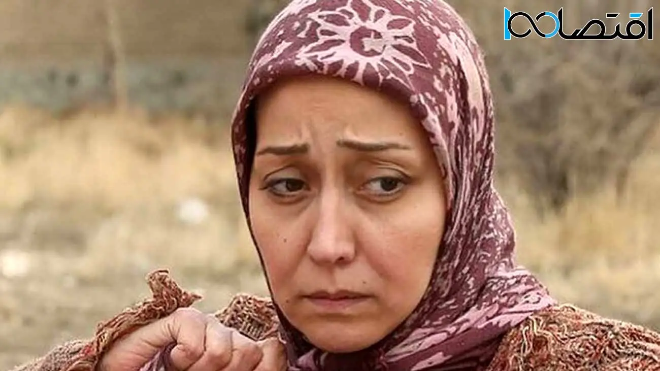 عکس حرفه ای مادر و نوزاد ایرانی در باغ سرسبز با زمینه مات