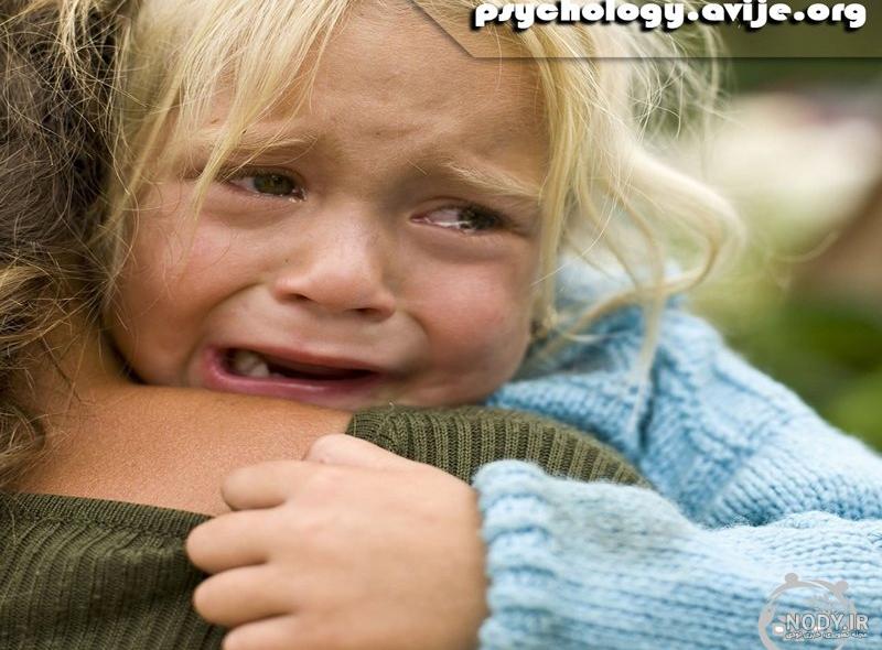 عکس دختر کوچولو گریه میکنه
