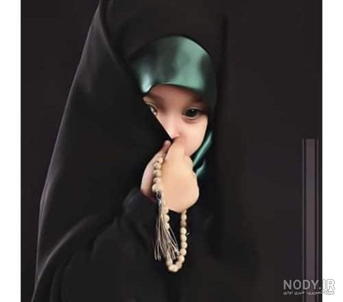 عکس دوربری شده زن با حجاب و چادرمشکی