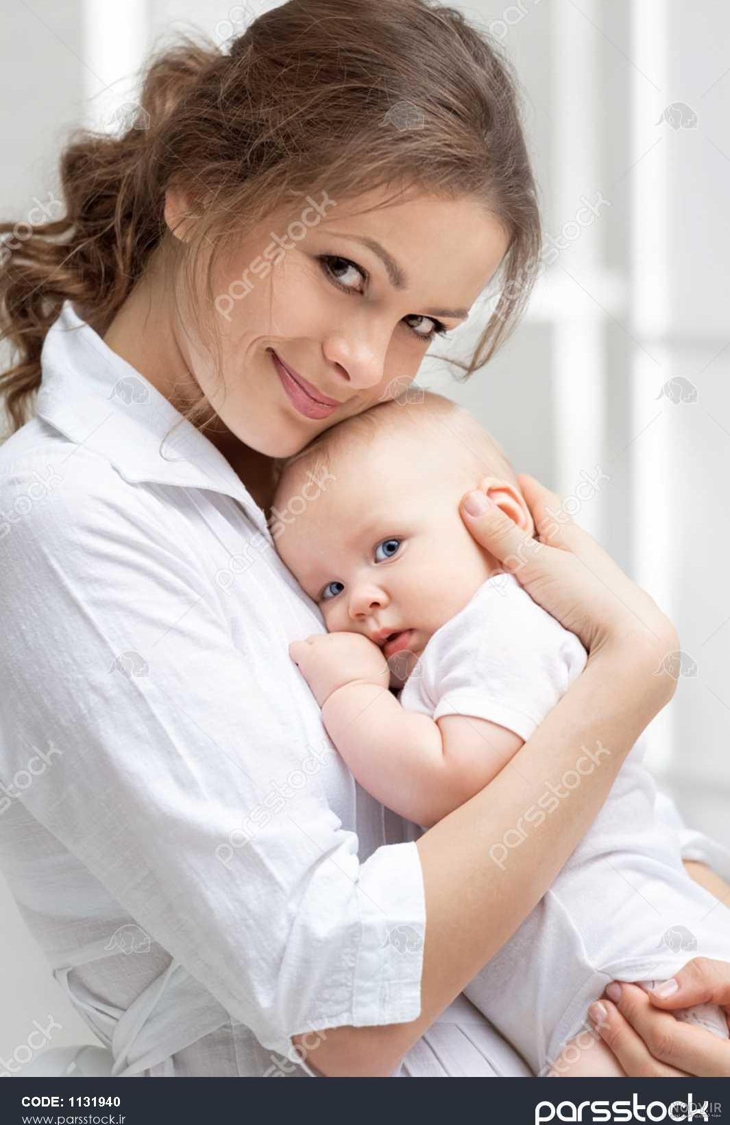 عکس مادر دختری نوزادی