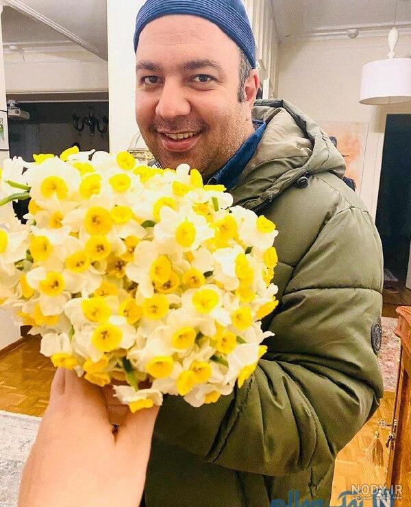 چمنزار با گل های نرگس در چمن سبز منظره بهاری با پروانه ها و آسمان آبی آفتابی کلاژ 1065372 چمنزار با گل های نرگس در چمن سبز منظره بهاری با پروانه ها و آسمان آبی آفتابی کلاژ 1065372