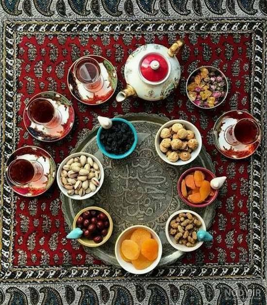 تزیین سفره شب یلدا امسال با زیباترین طرح های سنتی و مدرن تزیین سفره شب یلدا امسال با زیباترین طرح های سنتی و مدرن