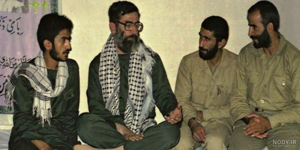 تصویر قدیمی از رهبر انقلاب در هنگامه فرمان تأسیس سازمان عقیدتی‌ ـ سیاسی  نیروهای مسلح + عکس