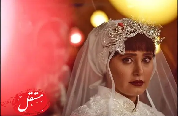 عکس) توزیع گسترده عکس عروسی شاه و ثریا در کشور عکس) توزیع گسترده عکس عروسی شاه و ثریا در کشور