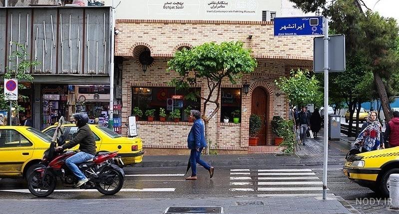 نگاهی به پژوی تهران پلاک رهبر معظم انقلاب+عکس/اولین ماشینی که از ایرانشهر  خریدند!