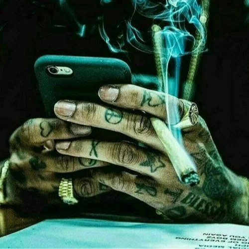 عکس سیگار مرد