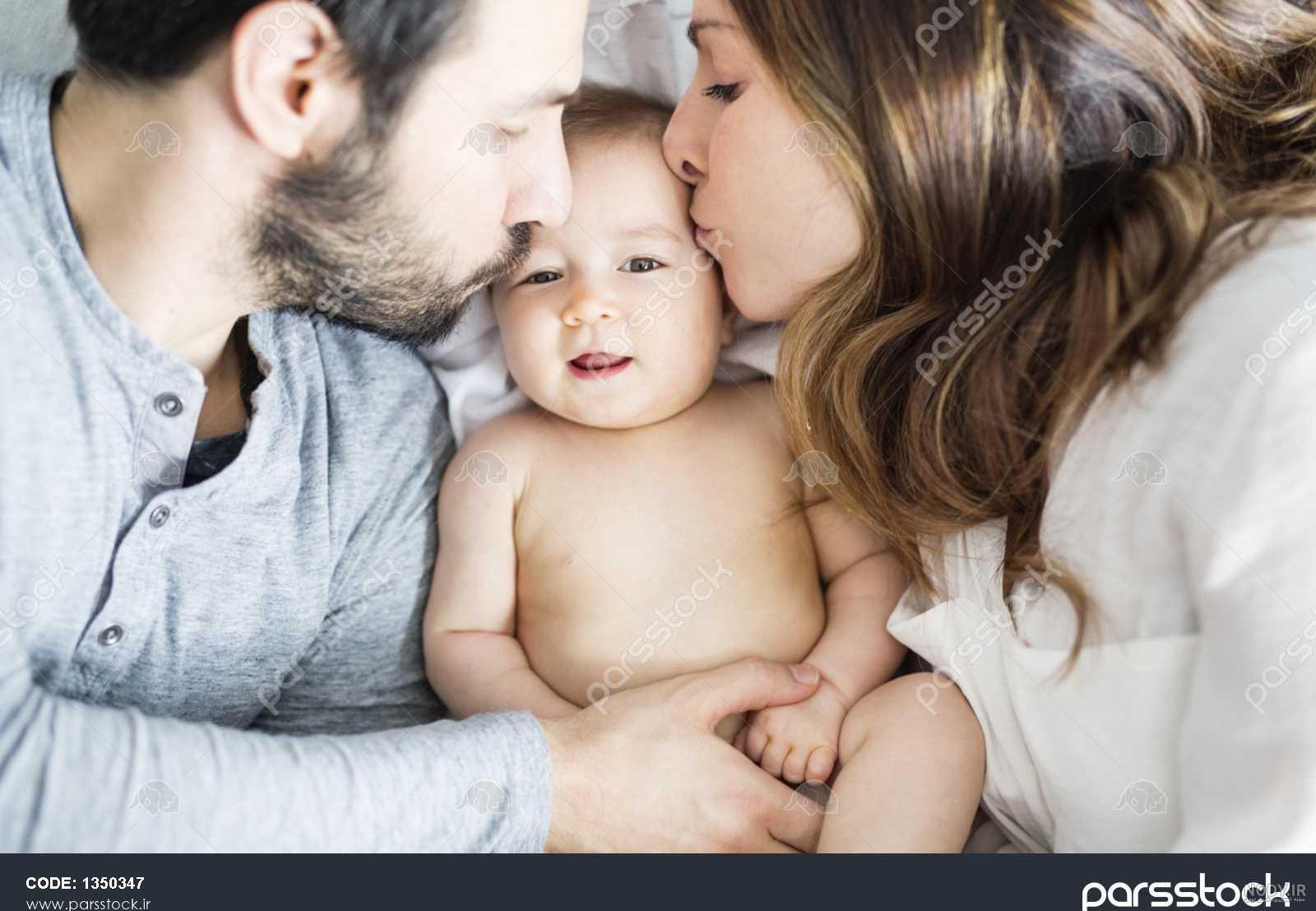 ژست عکس نوزاد و مادر | آتلیه کودک نگاه برتر | عکس کودک | آتلیه نوزاد | عکاسی بارداری ژست عکس نوزاد و مادر | آتلیه کودک نگاه برتر | عکس کودک | آتلیه نوزاد | عکاسی بارداری