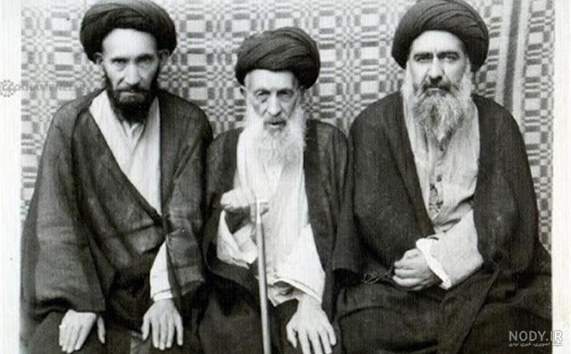 عکس سیاه سفید از رهبر