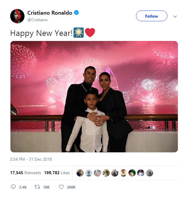 عکس رونالدو و خانواده اش در استخر