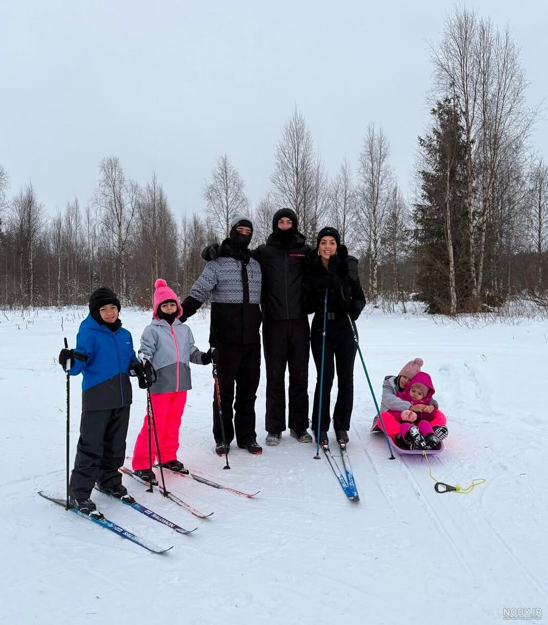 عکس رونالدو و خانواده اش در استخر