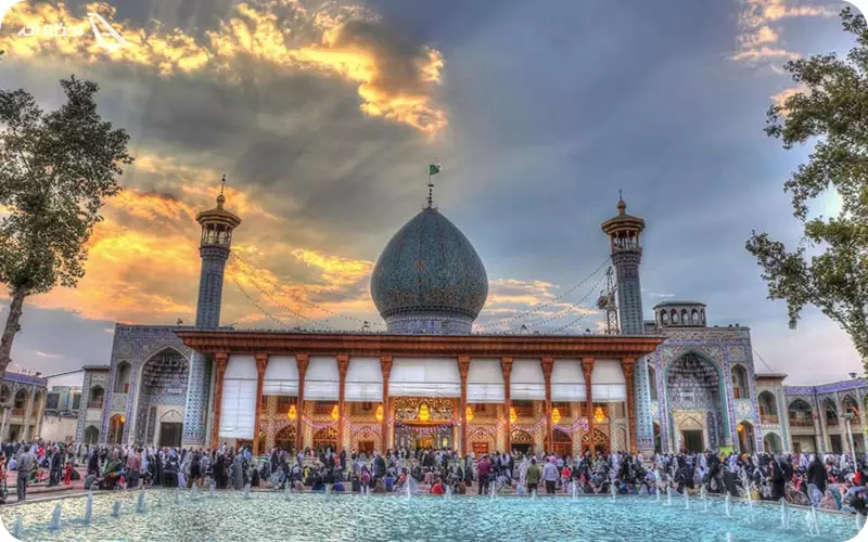 عکس | تصویری از شهید حاج قاسم سلیمانی در حرم شاهچراغ (ع) شیراز | نفت آنلاین عکس | تصویری از شهید حاج قاسم سلیمانی در حرم شاهچراغ (ع) شیراز | نفت آنلاین