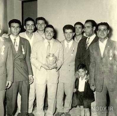 پادشاه جوان با تاج 1121044 پادشاه جوان با تاج 1121044