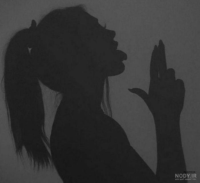 عکس سایه دختر در تاریکی