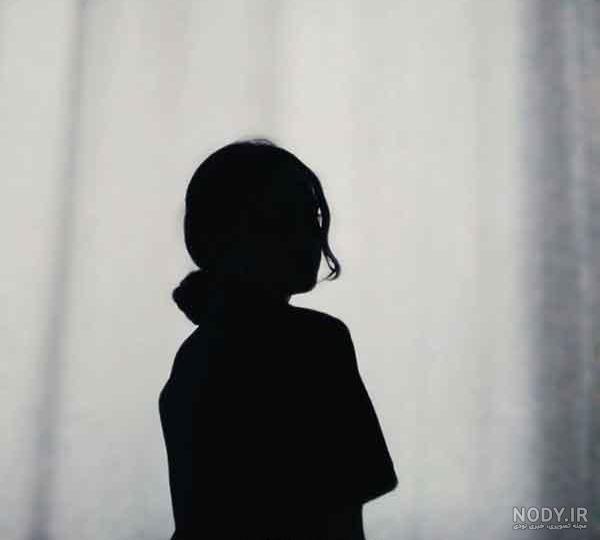 عکس سایه دختر در تاریکی
