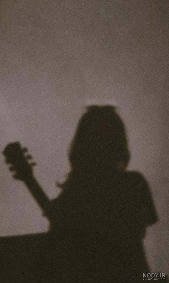 عکس سایه دختر در تاریکی