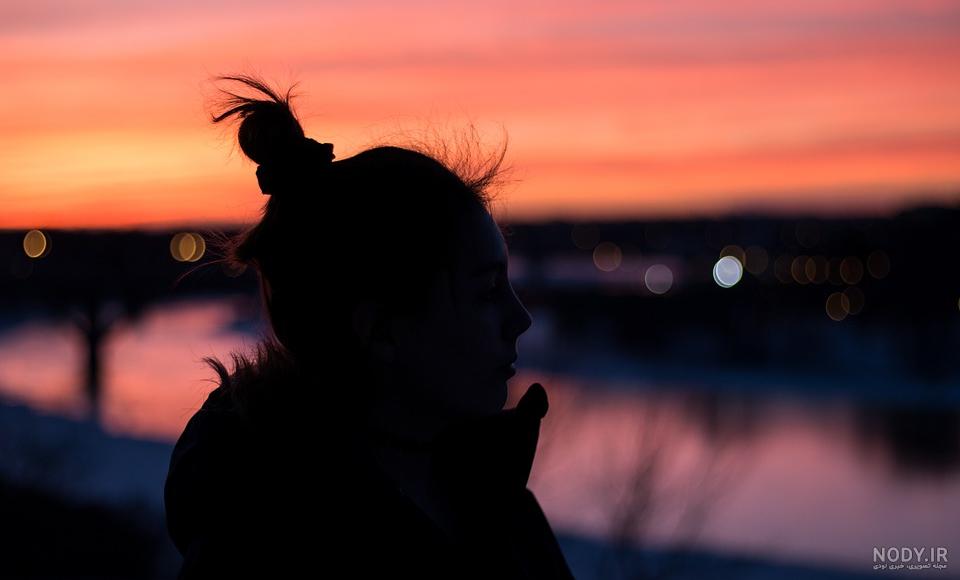 عکس سایه دختر در تاریکی