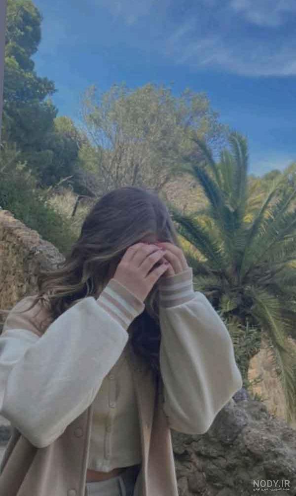 عکس سایه دختر در تاریکی