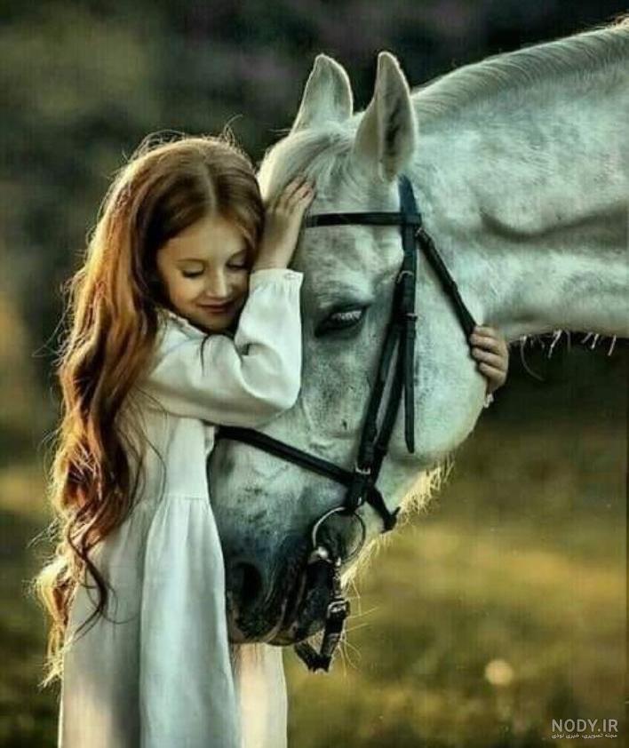 عکس دختر با اسب سفید برای پروفایل