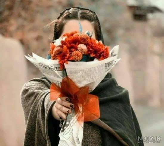عکس پروفایل دختر با دسته گل در طبیعت | تاوعکس