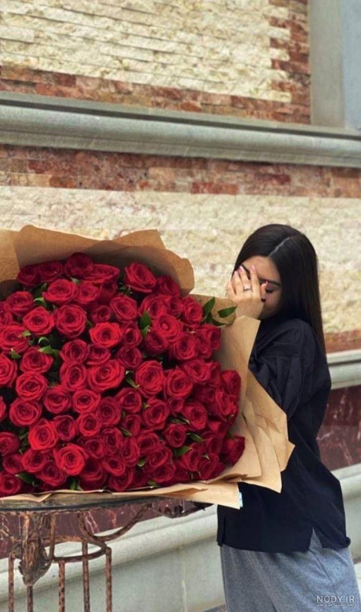 عکس پروفایل دختر دست گل