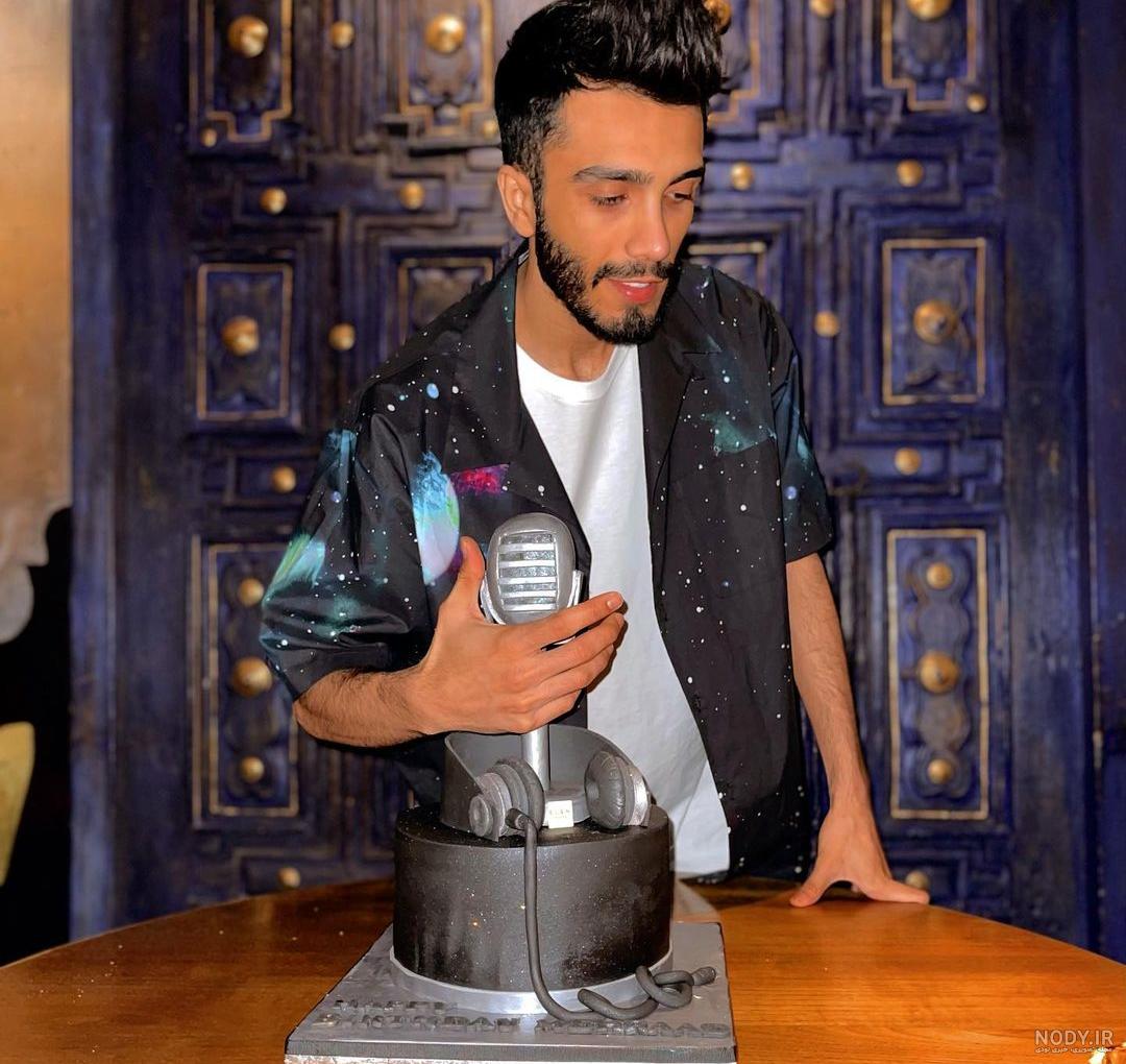 عکس جدید مهراد جم در مکانی شیک عکس جدید مهراد جم در مکانی شیک