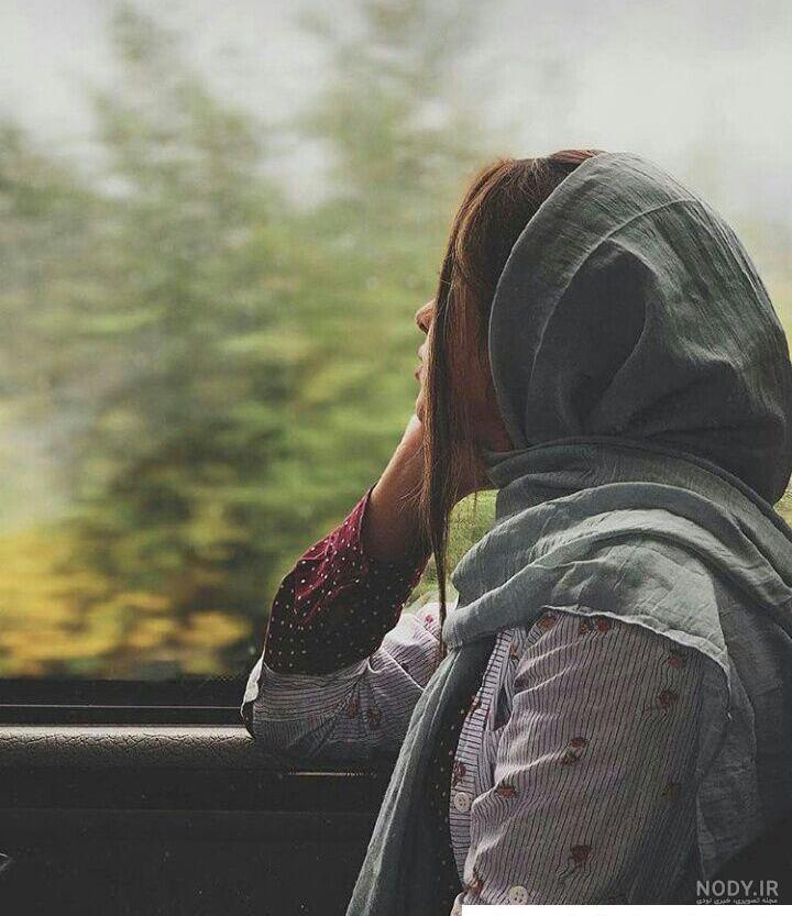عکس دختر تنها با نوشته غمگین