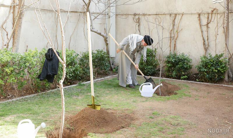 ایمنا - کاشت نهال توسط مقام معظم رهبری به مناسبت روز درختکاری ایمنا - کاشت نهال توسط مقام معظم رهبری به مناسبت روز درختکاری