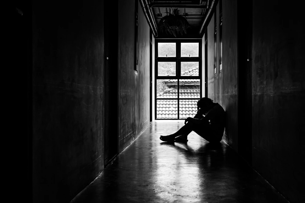عکس زمینه دختر غمگین پس زمینه | والپیپر گرام