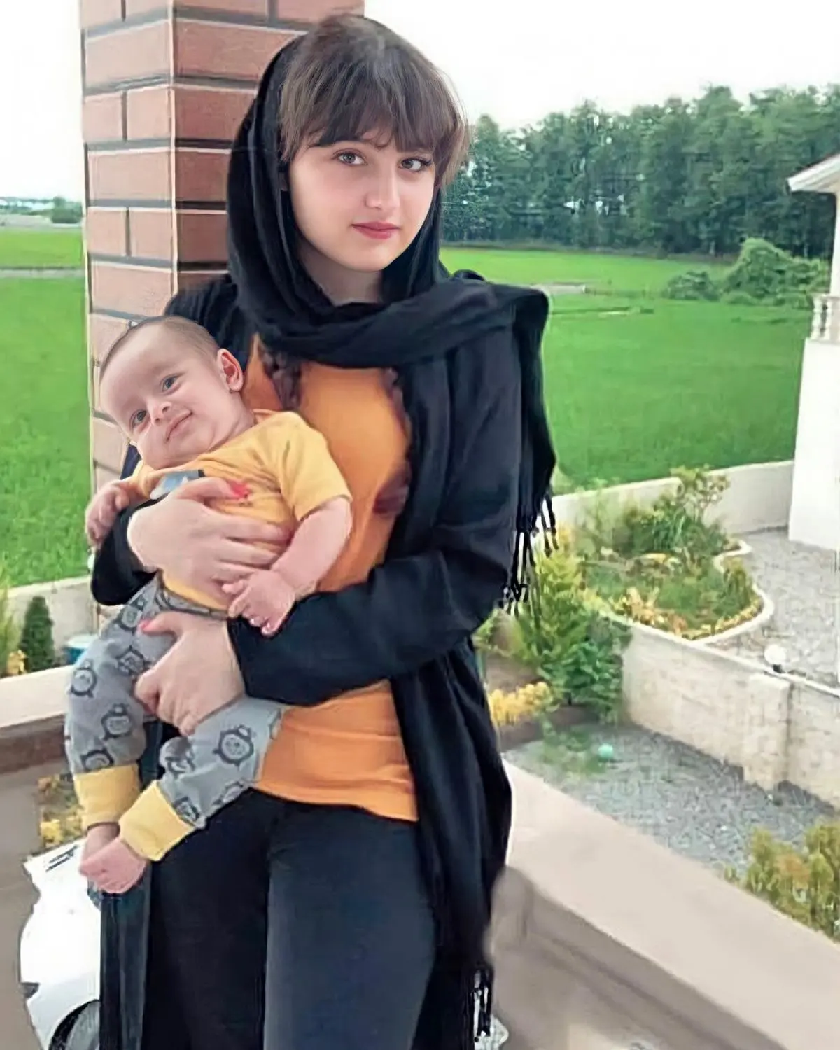 زندگی سارا و نیکا فرقانی | بیوگرافی و عکس های زندگی سارا و نیکا فرقانی