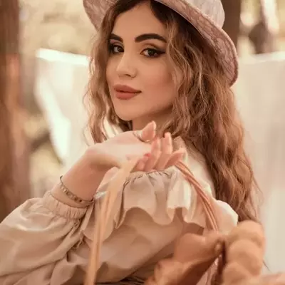 ۵۰ ژست عکس هنری و لاکچری برای خانم ها در حالت های مختلف ۵۰ ژست عکس هنری و لاکچری برای خانم ها در حالت های مختلف