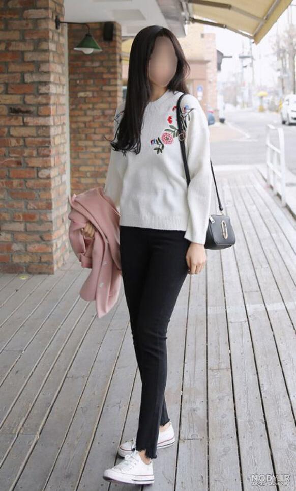 عکس دختر کره ای با گوشی