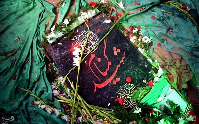 عکس جنجالی 2 زن با حجاب و کم حجاب / تابوت شهید گمنام روی دوش این 2 زن ! عکس جنجالی 2 زن با حجاب و کم حجاب / تابوت شهید گمنام روی دوش این 2 زن !