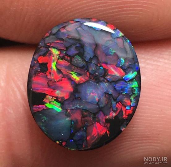 اوپال سیاه | خواص و کاربردهای اوپال سیاه در جواهرسازی | black opal stone