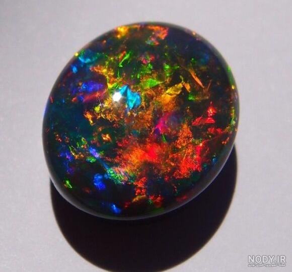 اوپال سیاه | خواص و کاربردهای اوپال سیاه در جواهرسازی | black opal stone