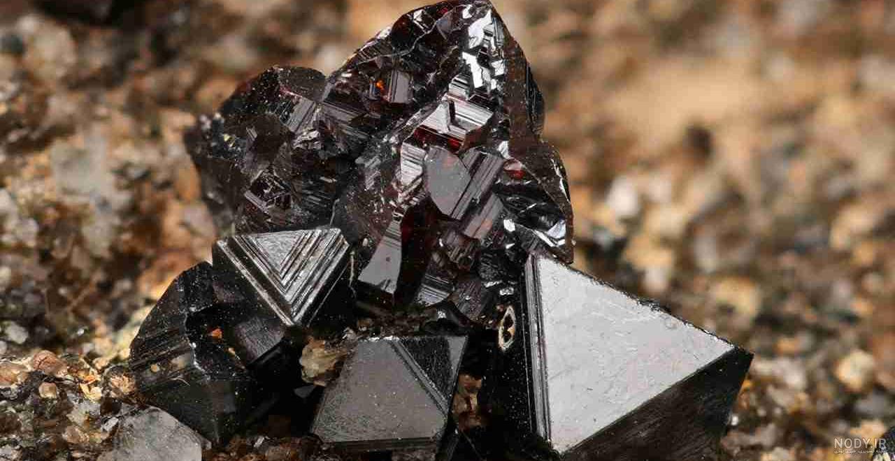 با ارزش ترین و گران ترین سنگ های قیمتی مشکی رنگ - عمارت سنگ
